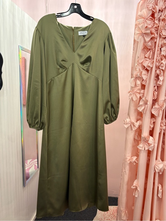 Closet Dresses & Skirts - Closet Olive V-Neck Long Sleeve Midi Dress